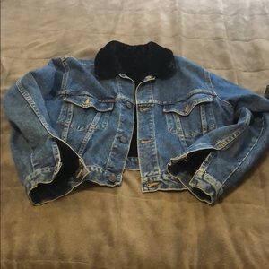 Jean jacket with fur collar